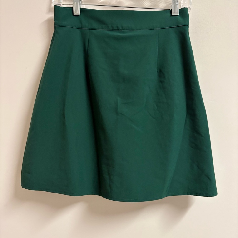 Women’s Green Golf Skirt with Front Slit - Picture 7 of 8
